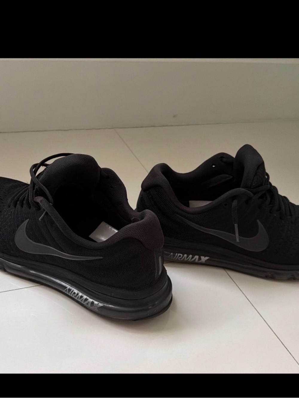Nike Men's Black/Charcoal Air Max Low-Profile Sneakers